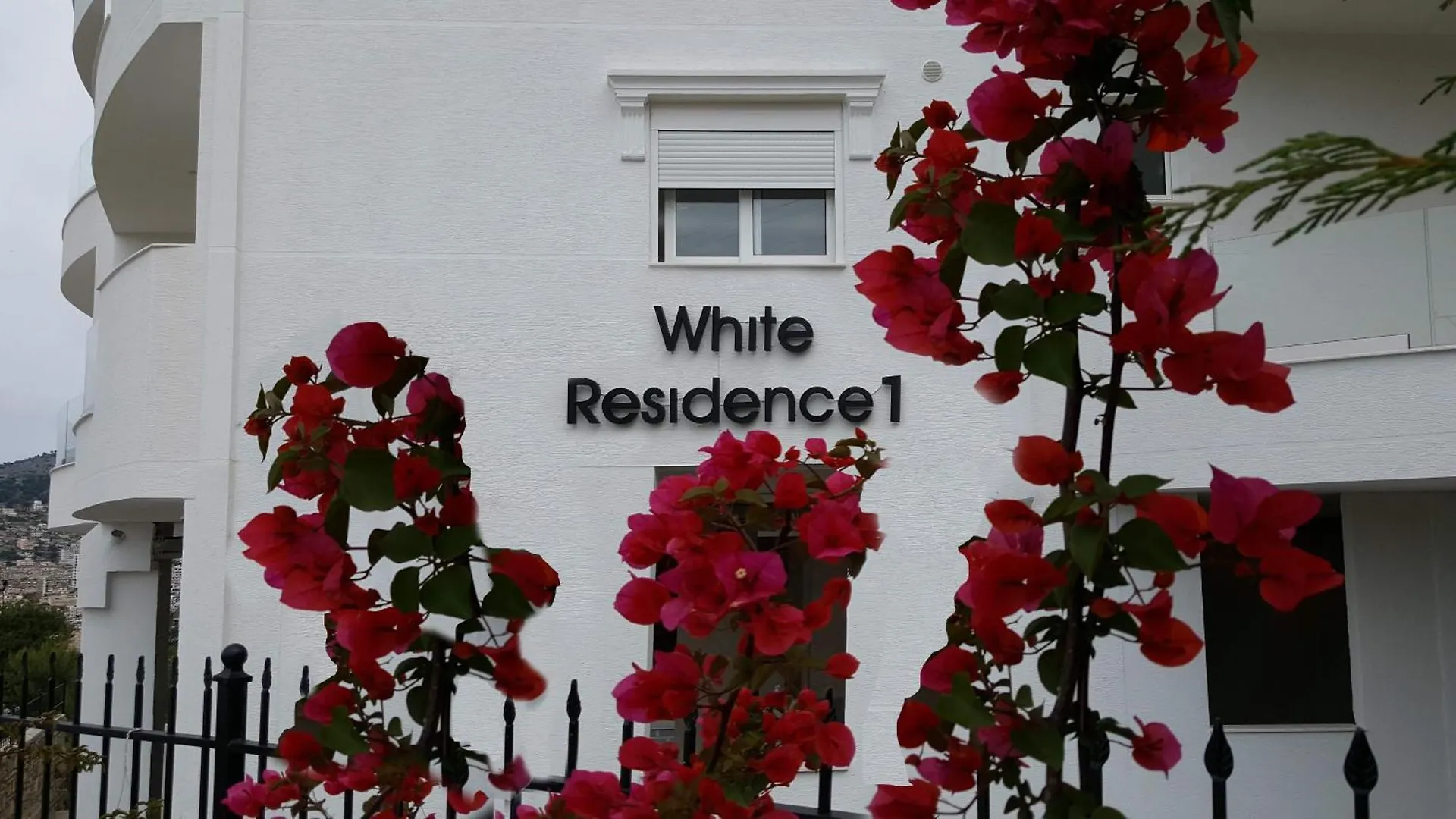 Cirasola Home - White Residence 1 Sarande